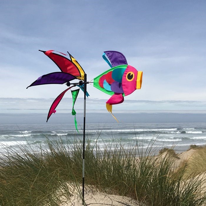 RAINBOW DAMSELFISH SPINNER - Picture Pretty KitesRAINBOW DAMSELFISH SPINNERGarden Art, windsocks, and wind spinners;Garden Art, windsocks, and wind spinners/Outdoor Decor;Brands/In The BreezeITB2722Picture Pretty KitesITB272245115105RAINBOW DAMSELFISH SPINNER